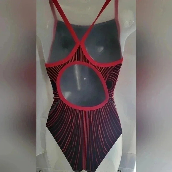 TYR Women's Supersonic Diamondfit RED size 32 (women's size 6) - Picture 2 of 6